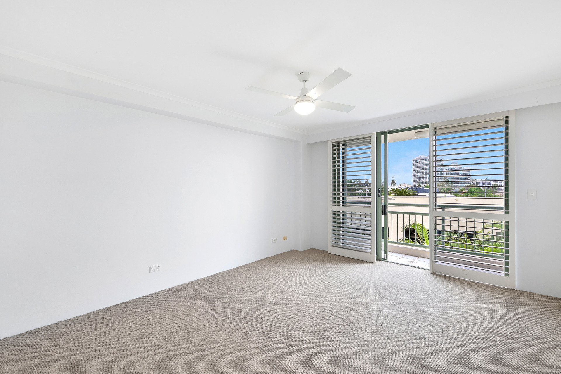 Bedroom before virtual staging